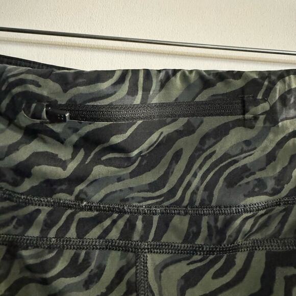 Sweaty Betty Zero Gravity Pocket 7/8 Running Leggings In Green Zebra Print - Picture 8 of 10